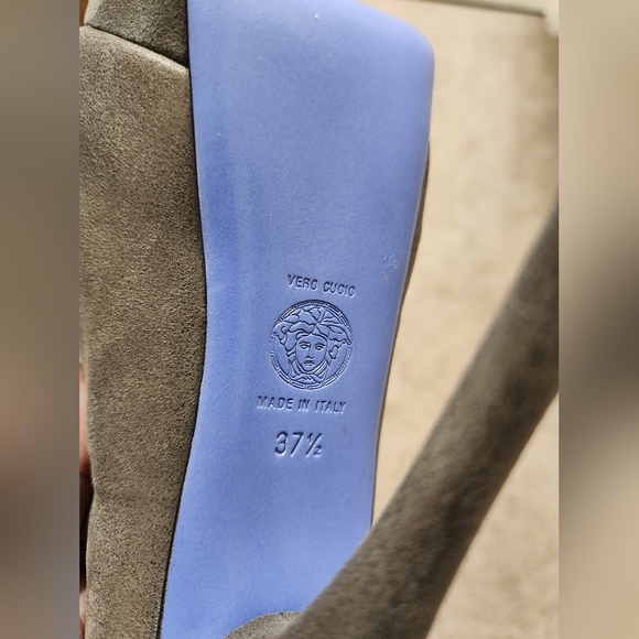 💥 Authentic💥 Versace Taupe Leather Platform Peep Toe Pumps Size 7.5M - Picture 9 of 9